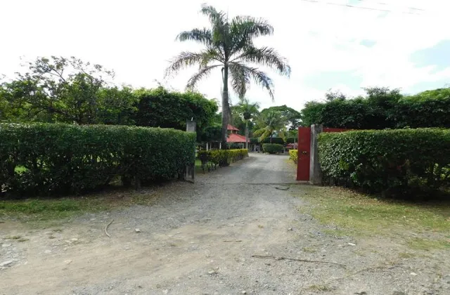 Rancho Piscina Garcia Bonao entrada